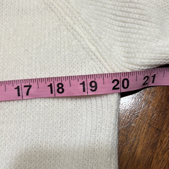 Vintage Sweater Bee By Banff White Cardigan Hand Embroidered Flowers Sz M EUC - Picture 11 of 13